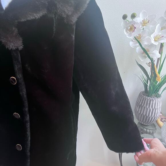 Women's Dark Brown Faux Fur Long Pea Coat Size Mob Wife Old Money Size M - Picture 4 of 6